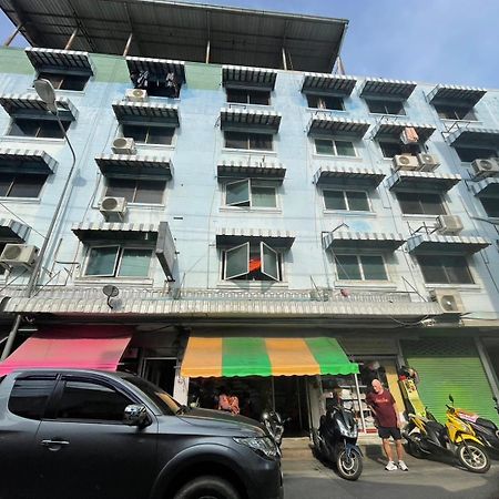 Oyo 75494 President Apartment Pattaya Exterior photo