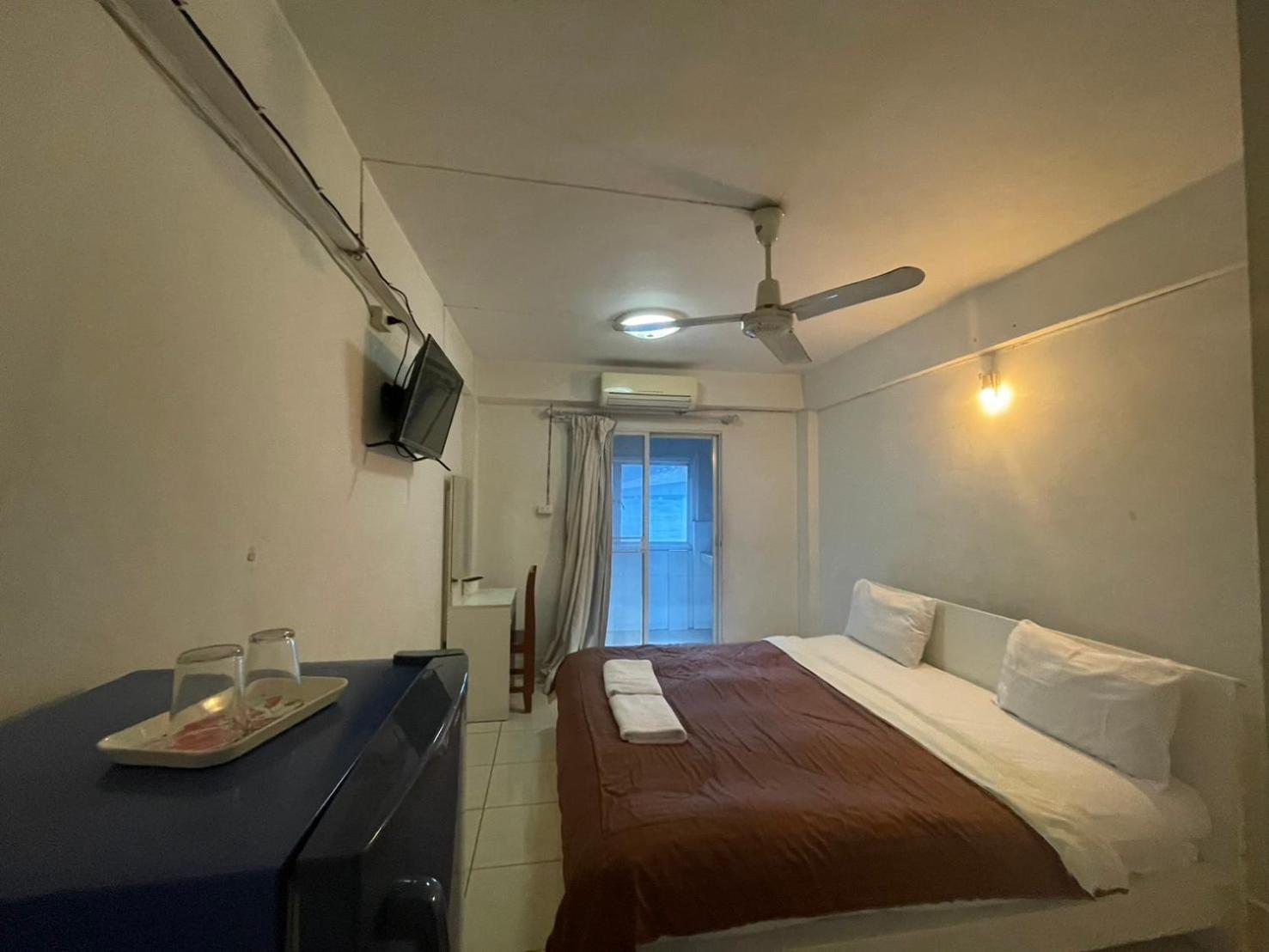 Oyo 75494 President Apartment Pattaya Exterior photo
