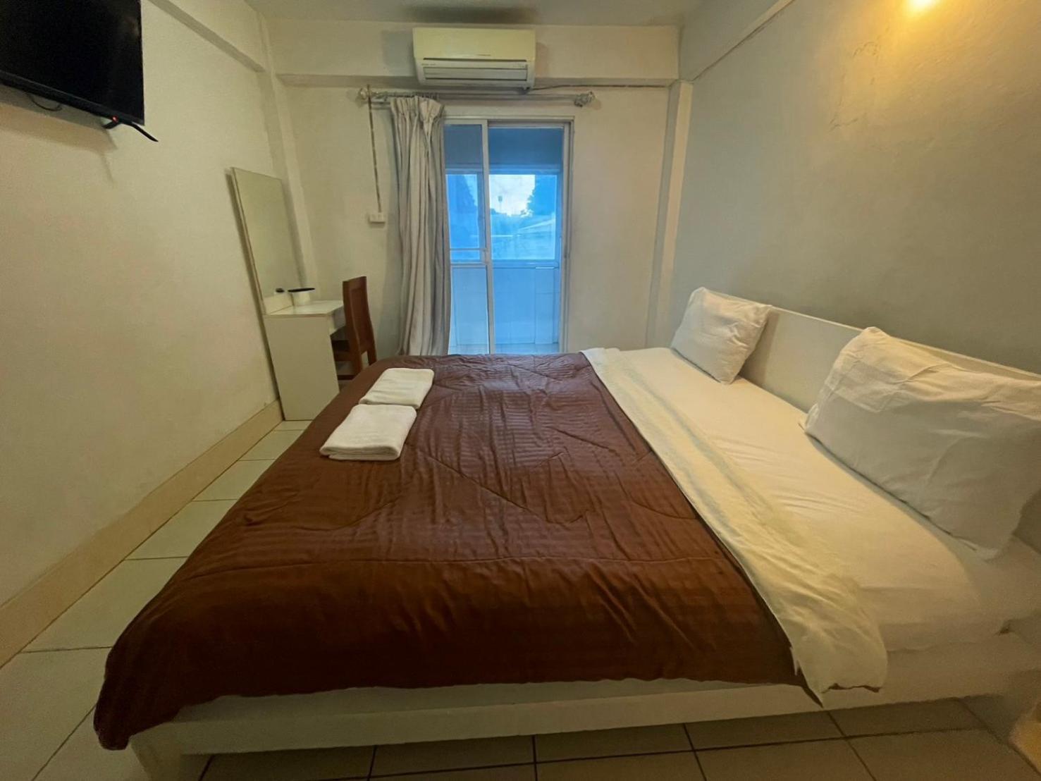 Oyo 75494 President Apartment Pattaya Exterior photo