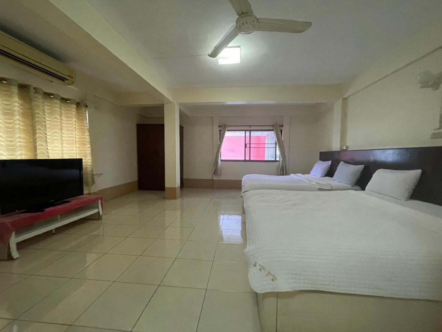 Oyo 75494 President Apartment Pattaya Exterior photo