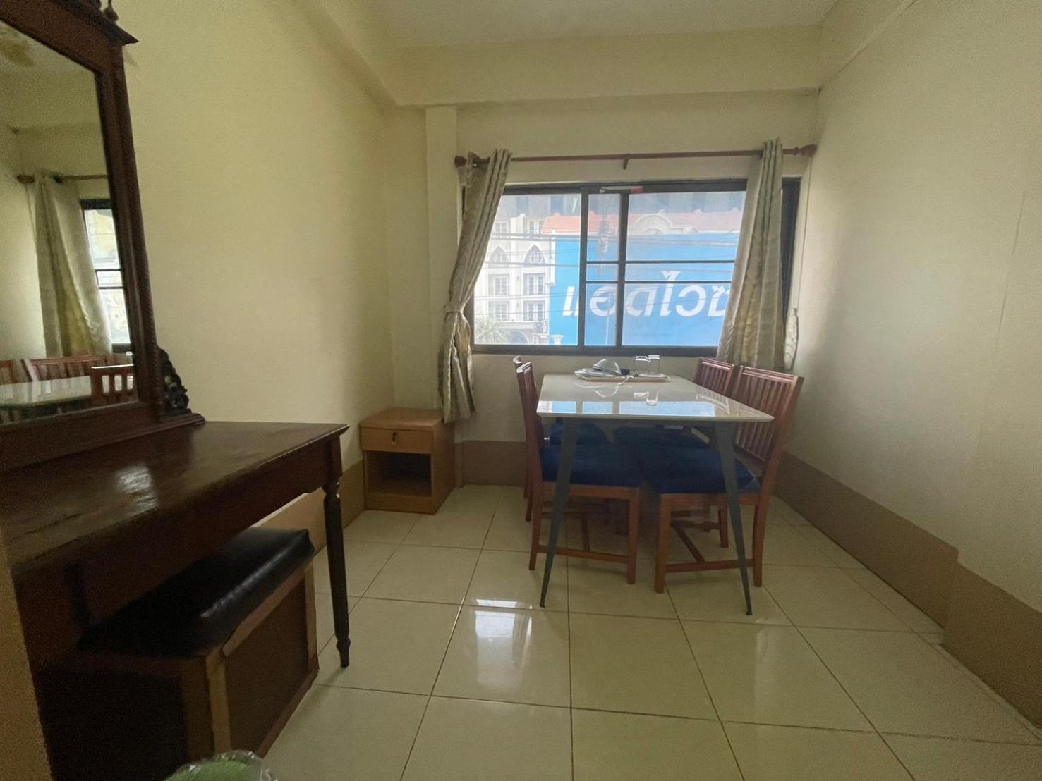 Oyo 75494 President Apartment Pattaya Exterior photo