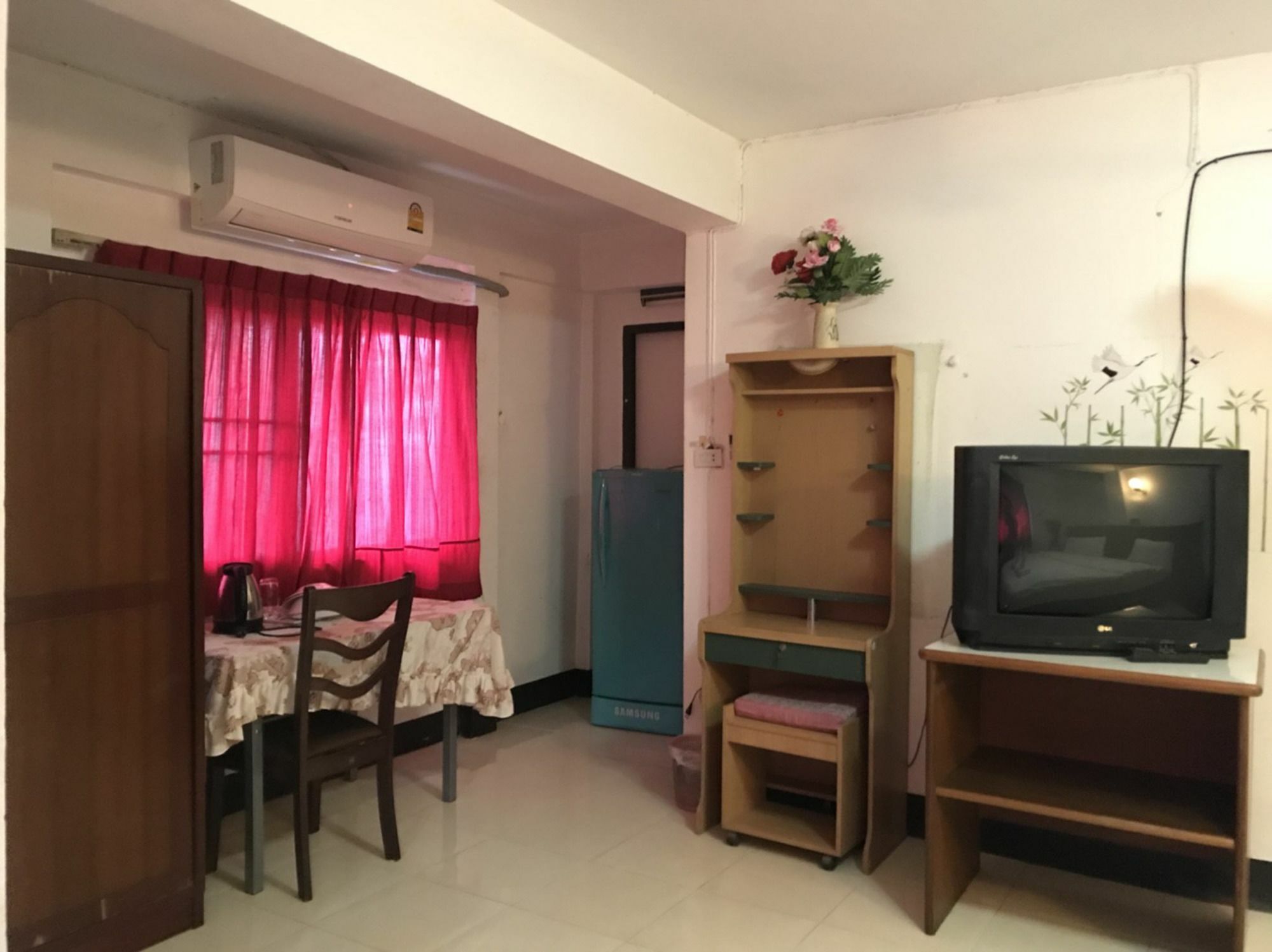 Oyo 75494 President Apartment Pattaya Exterior photo