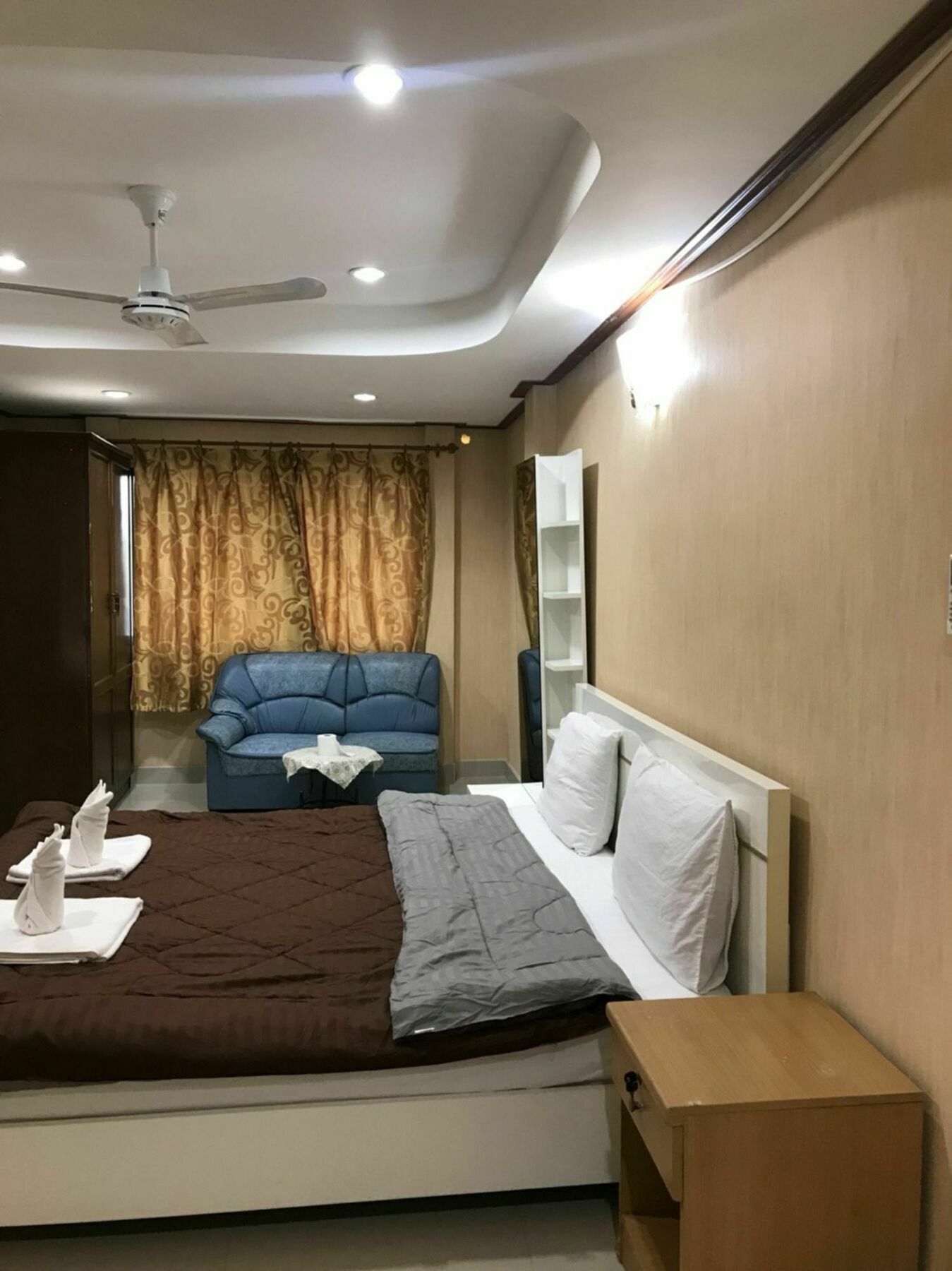 Oyo 75494 President Apartment Pattaya Exterior photo