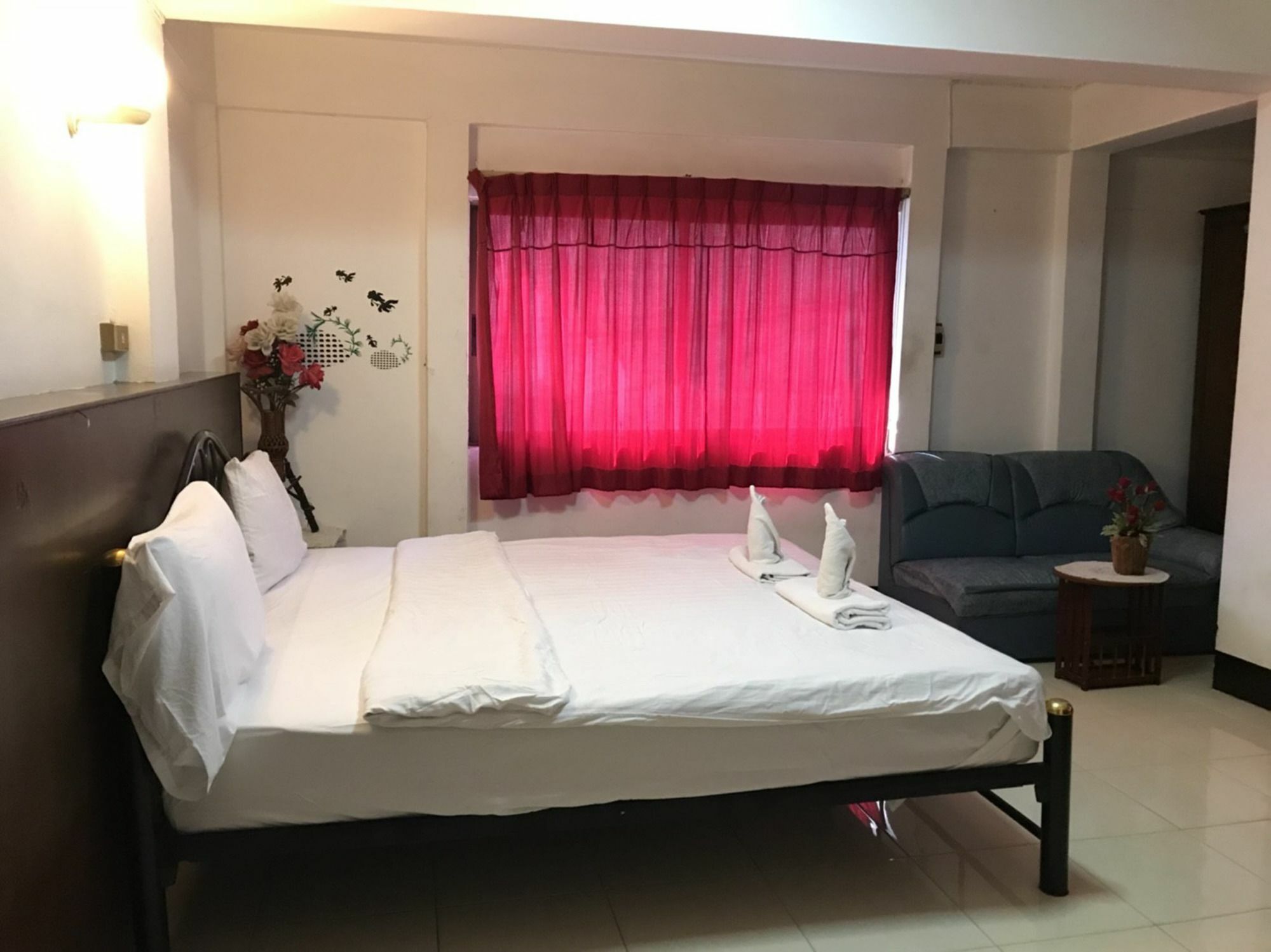 Oyo 75494 President Apartment Pattaya Exterior photo